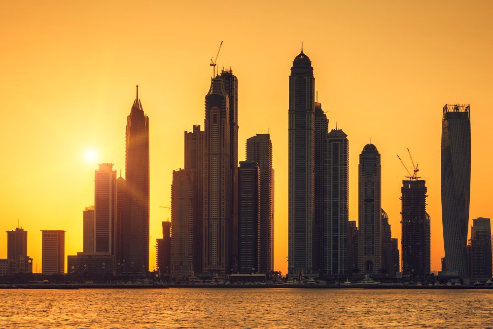 أبراج قيد الإنشاء على شط العرب